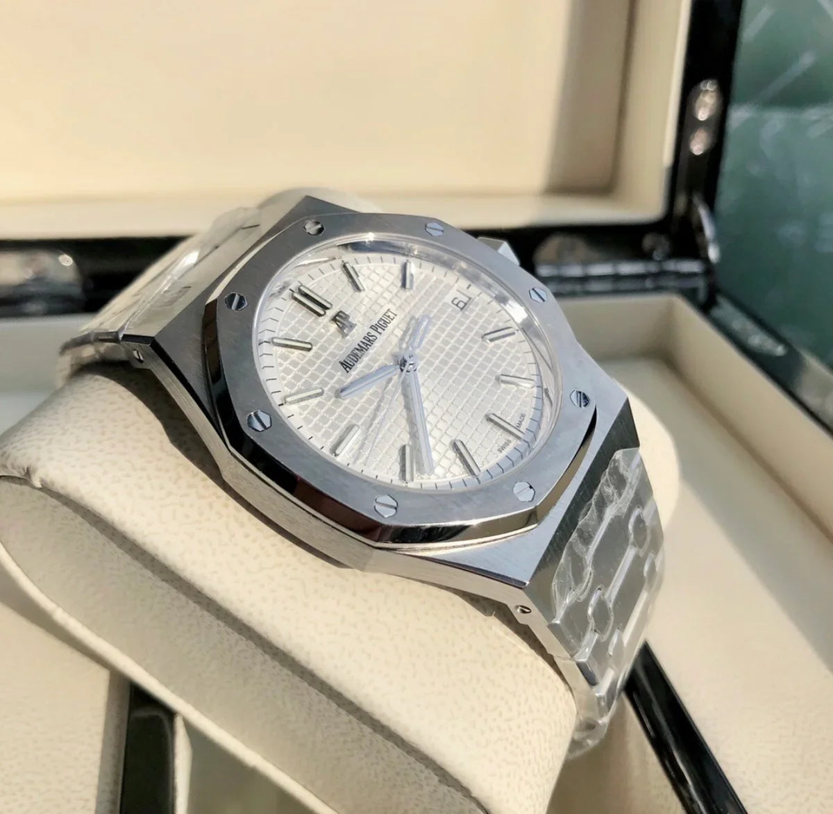 Audemars Piguet Royal Oak 77350ST.OO.1261ST.01 Stainless Steel Silver-Toned Dial